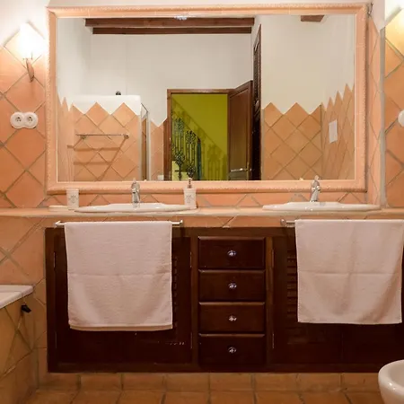 فندق مبيت وإفطار Casa De La Tia Amparo *